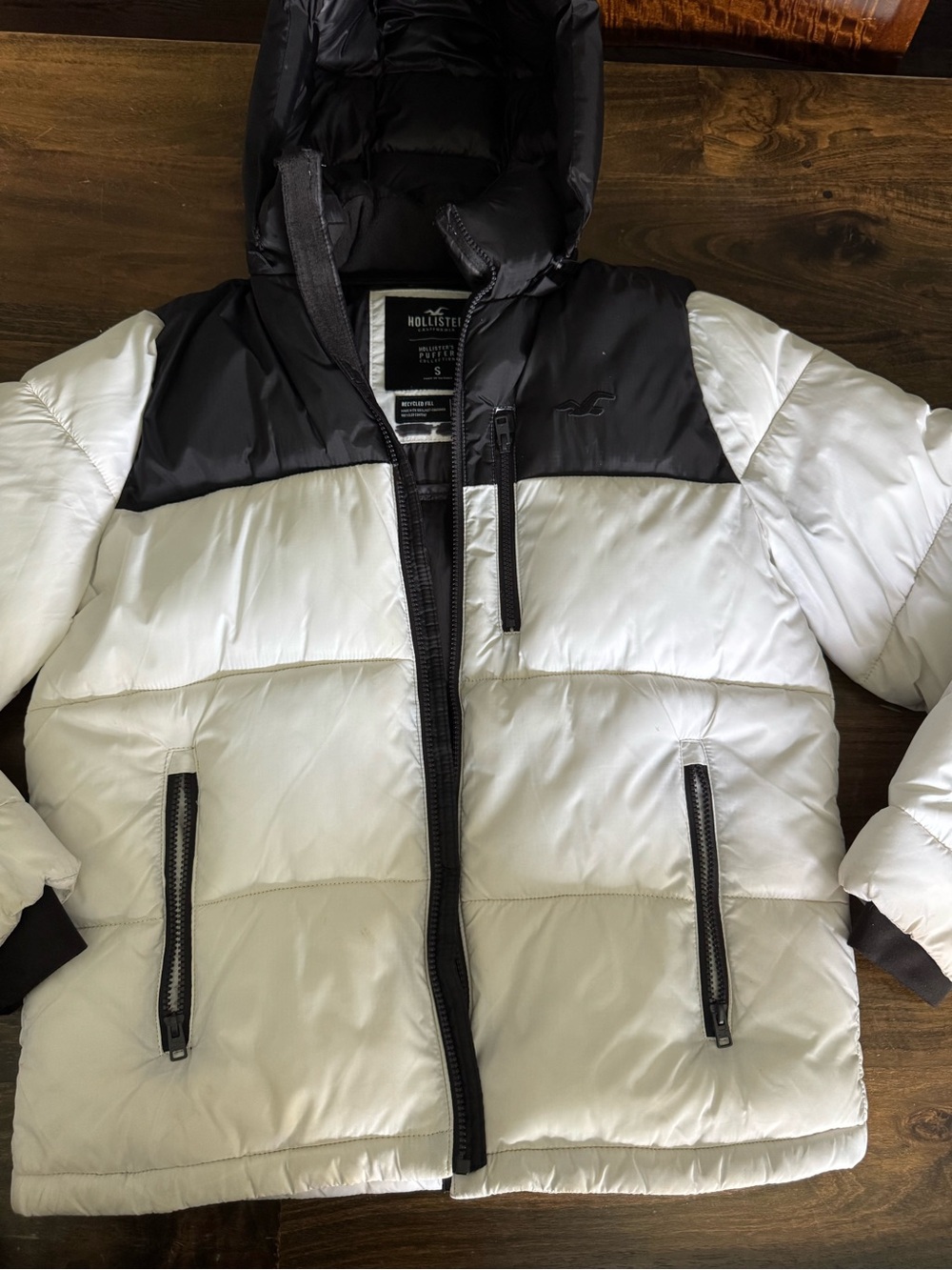 Hollister White and Black Men's Puffer Jacket with Hood